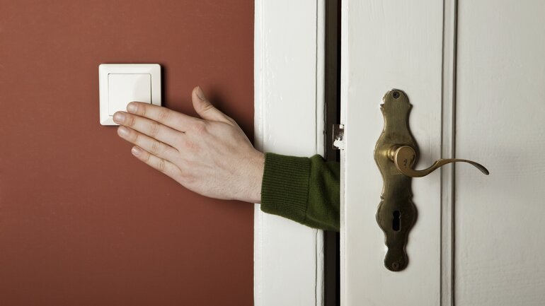 Türklinken und Lichtschalter sind Keimschleudern