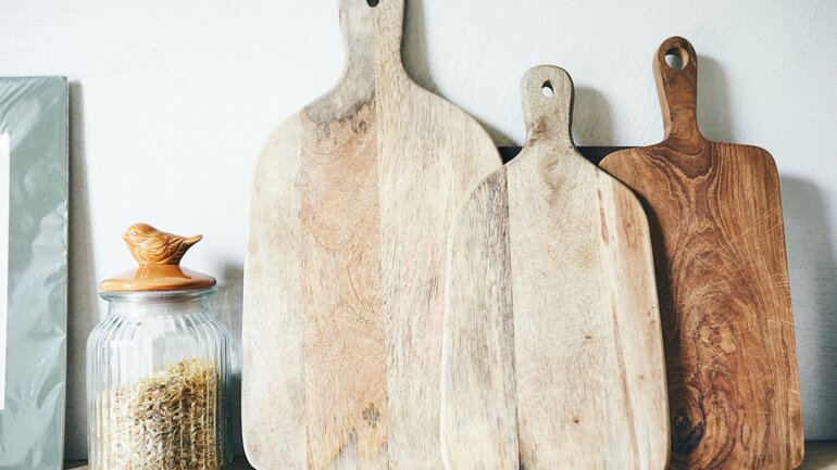 Schneidebretter: Rillen oft voller Keime