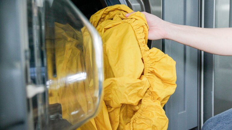 Unterschätzte Keimfallen: Kissen und Bettdecken