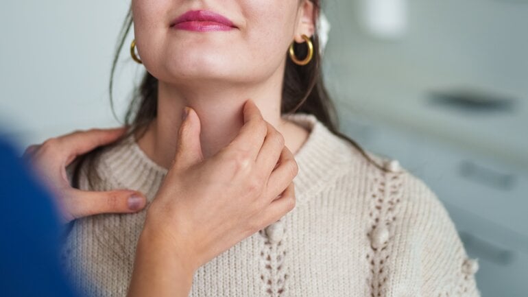 Knubbel am Hals: Schilddrüse als Ursache