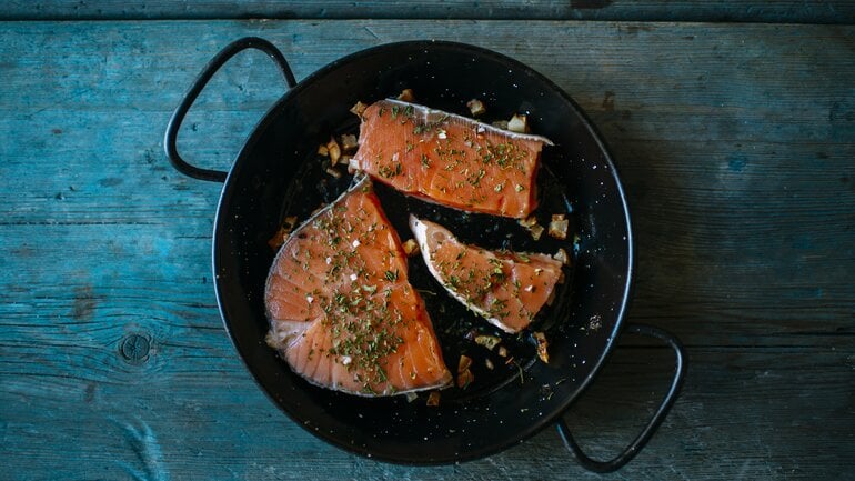 Fleisch und Fisch sind Lebensmittel mit Kollagen
