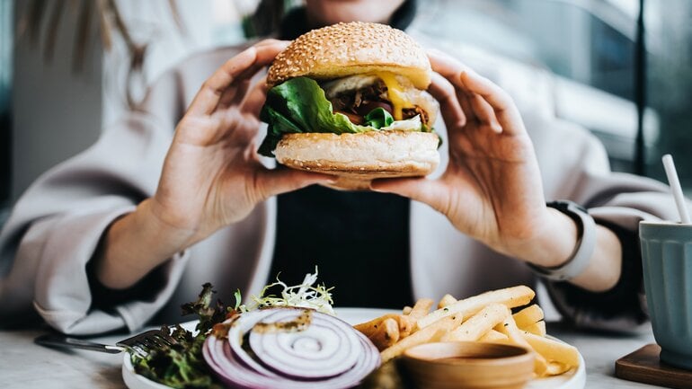 4. Fast Food und Frittiertes schädigen die Leber