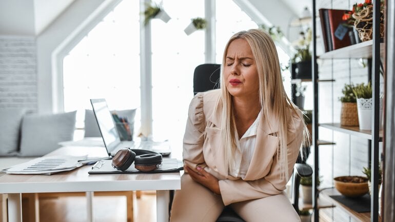 Leberinfarkt: Warnsignal sind rechtsseitige Oberbauchschmerzen