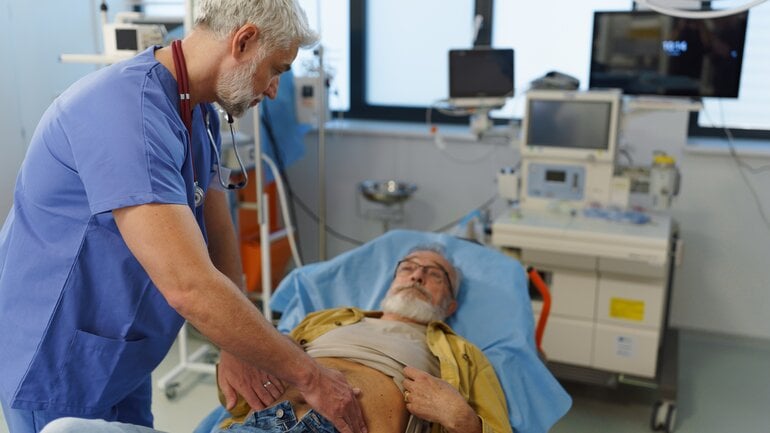 Fortgeschrittenes Leberversagen: Flüssigkeitsansammlungen sind Anzeichen