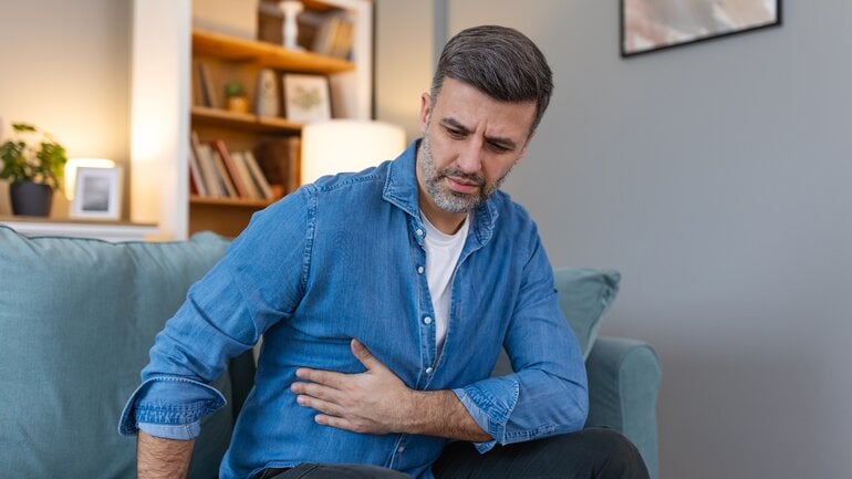 Leberwerte zu hoch: Oberbauchschmerzen mögliche Symptome