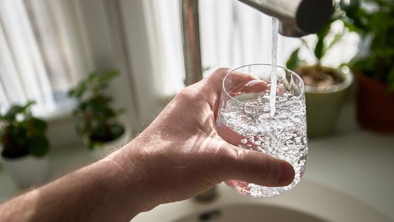 Erhöhte Leberwerte durch zu wenig Trinken – ist das möglich?