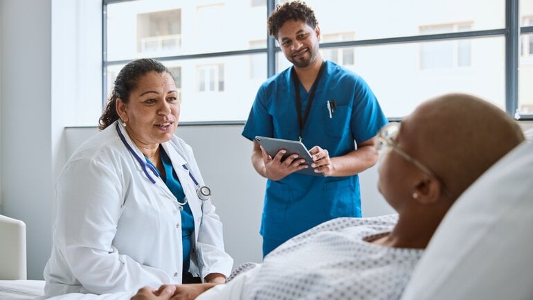 Wie wird die akute myeloische Leukämie behandelt?