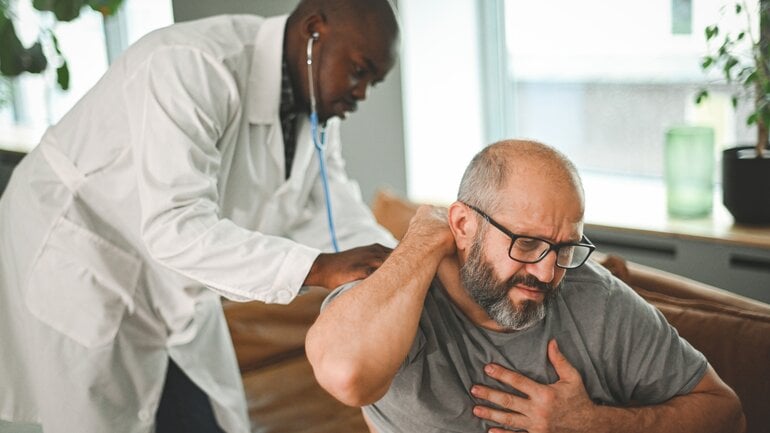 Trockener Reizhusten: Symptom bei Lungenfellkrebs