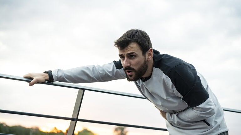 Milzriss: Typisches Symptom sind Schmerzen im linken Oberbauch