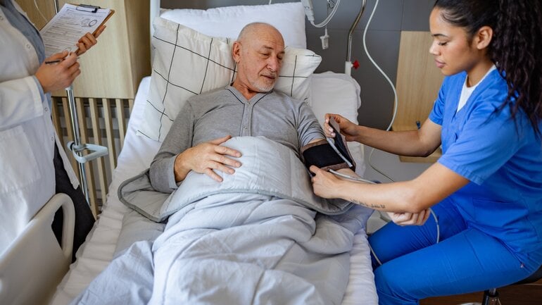 Multiorganversagen: Blutdruckabfall und Kreislaufbeschwerden sind Anzeichen