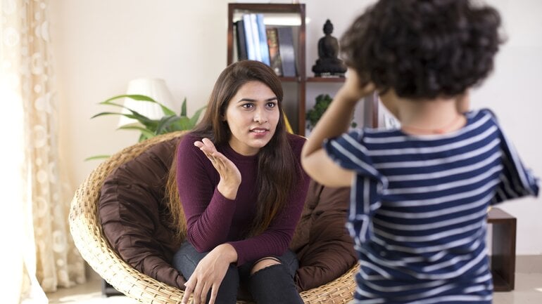 Mangel an Empathie: Anzeichen einer narzisstischen Mutter