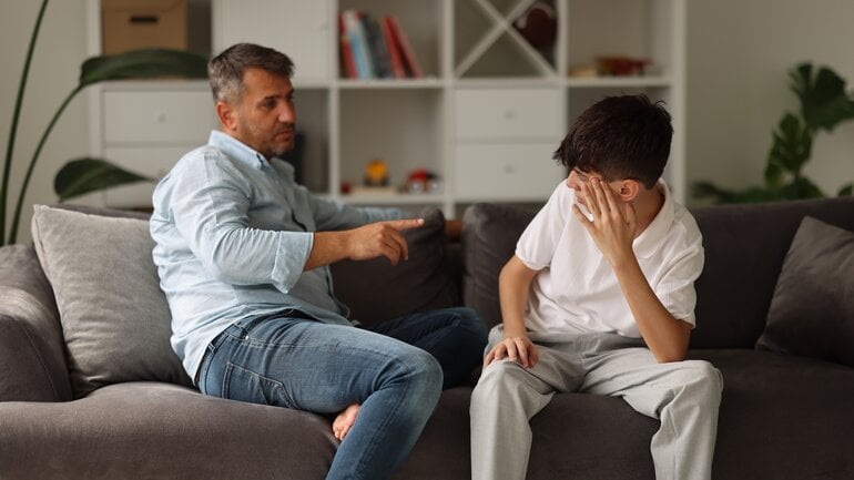 Narzisstischer Vater: Sohn als Rivale