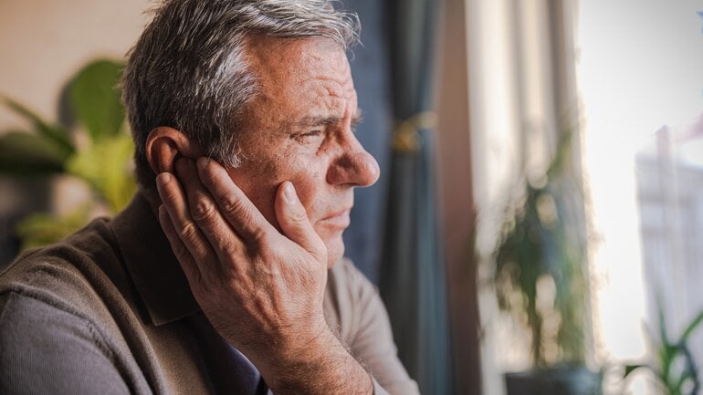 Ohrenschmerzen sind Symptom bei Nasennebenhöhlenkrebs