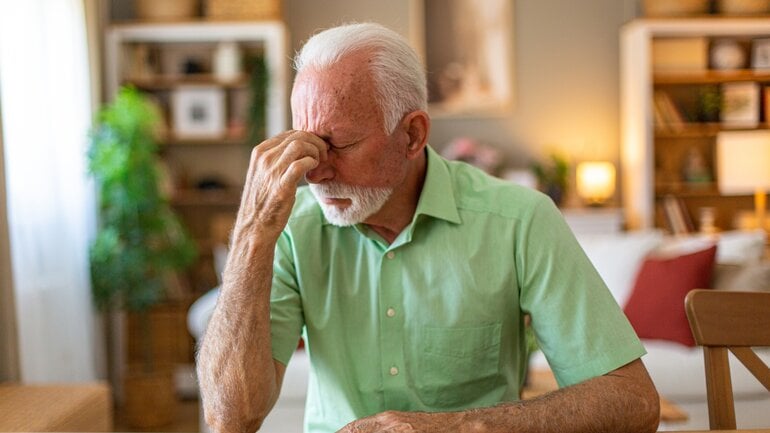 Schmerzen im Gesicht: Symptome bei Nasennennebenhöhlenkrebs