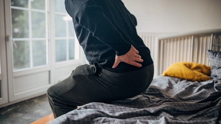 Nierenstau: Rückenschmerzen als Symptom