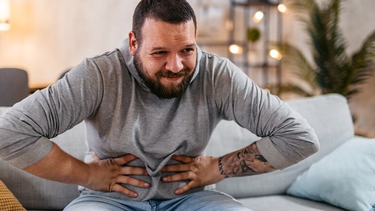 Aufgeblähter Bauch und Blähungen: Symptome beim No-Burp-Syndrom