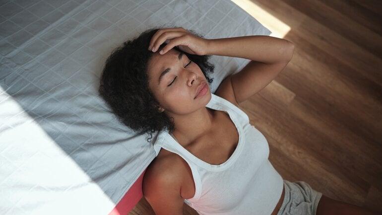 Period Flu kann zu Kopfschmerzen oder Migräne führen