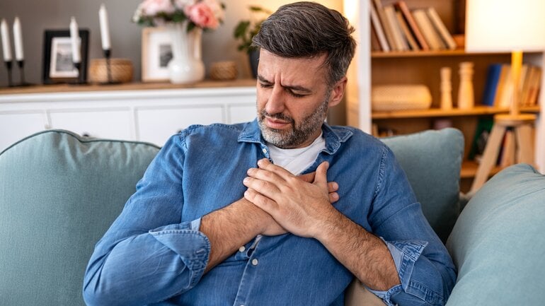 Pleuraerguss: Schmerzen und Engegefühl in der Brust