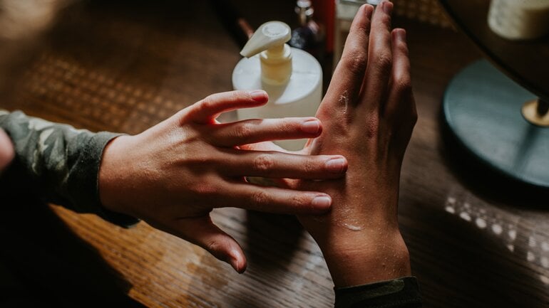 Schilddrüse falsch eingestellt: Haut- und Haarprobleme
