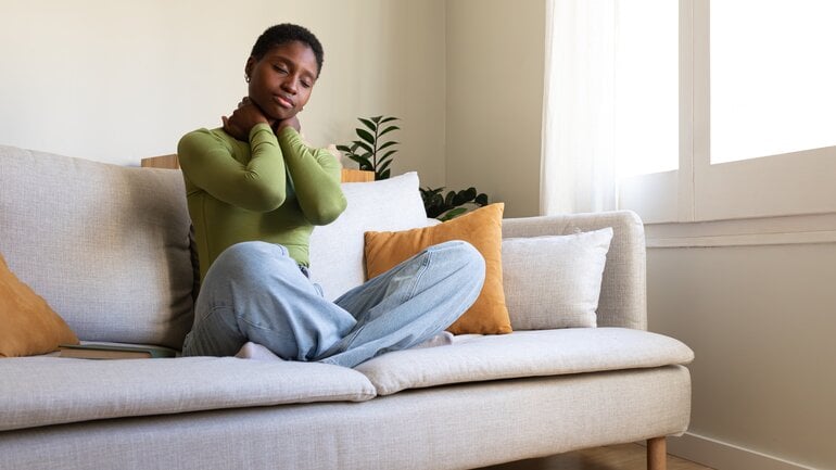 Muskelschmerzen sind Symptom bei falsch eingestellter Schilddrüse