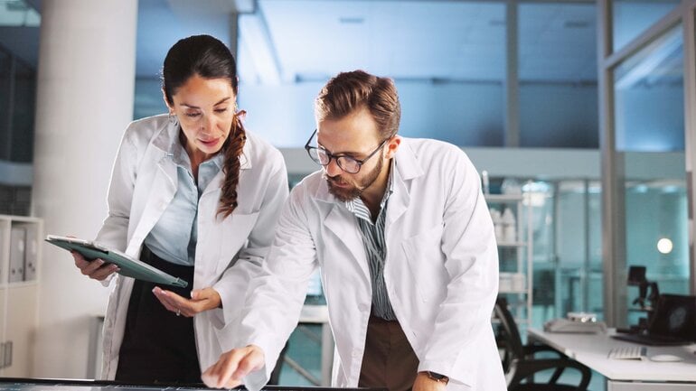 Klinische Studien werden streng überwacht