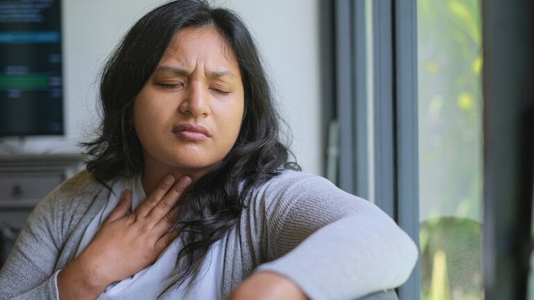 Heiserkeit und Schluckbeschwerden bei einem Thymom möglich