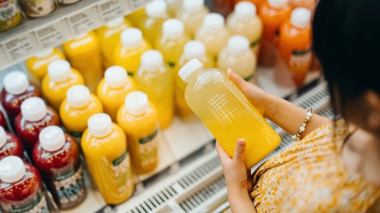 Fruchtsäfte: Häufig mehr Zucker als Softdrinks