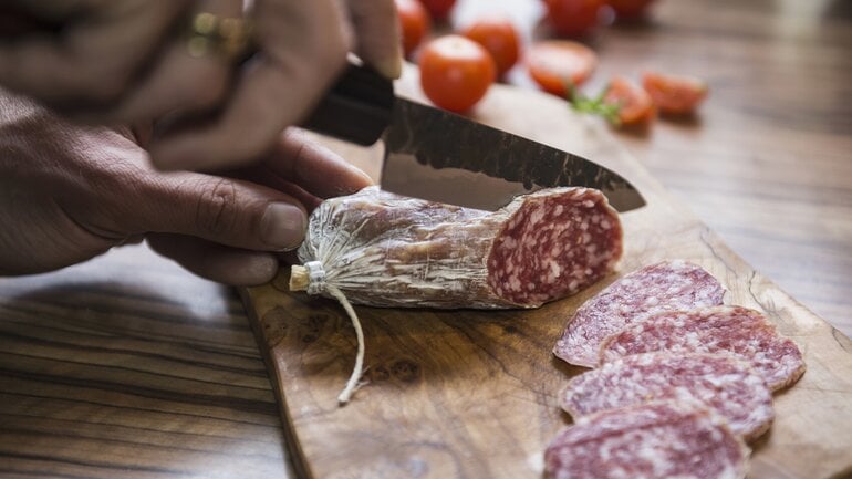 Salami? Bei Fibromyalgie besser nicht verzehren