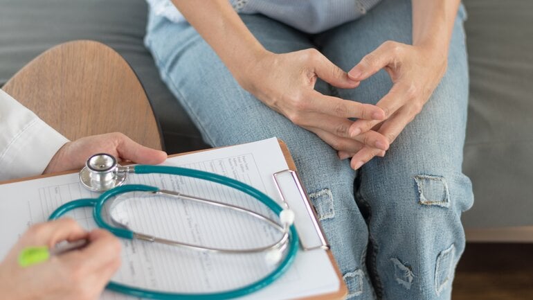 Fortgeschrittener Vulvakrebs: Spürbare Knoten und Geschwüre