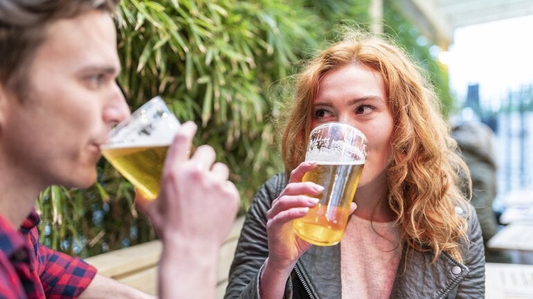 Biergeruch zieht Mücken an