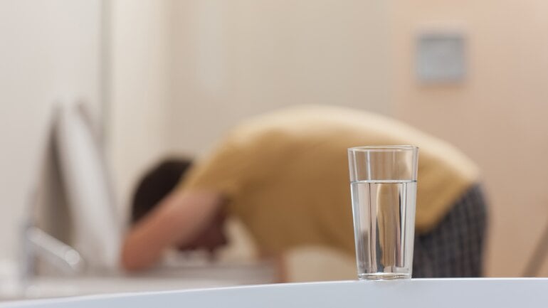 Übelkeit nach viel Trinken? 
