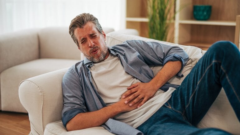 Symptome bei Zwölffingerdarmgeschwür: Völlegefühl und Blähungen