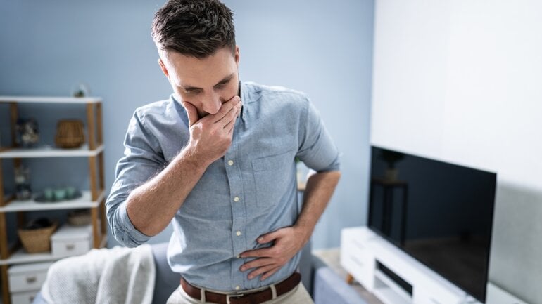 Übelkeit und Erbrechen bei Zyste im Kopf