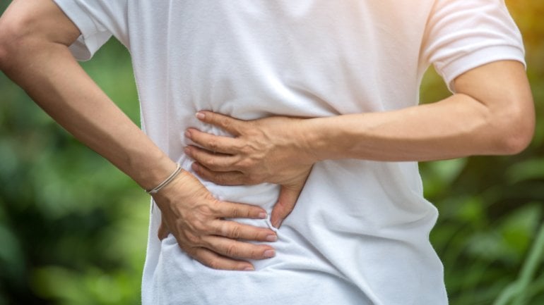 Rückenschmerzen sind bei Gallensteinen typische Symptome