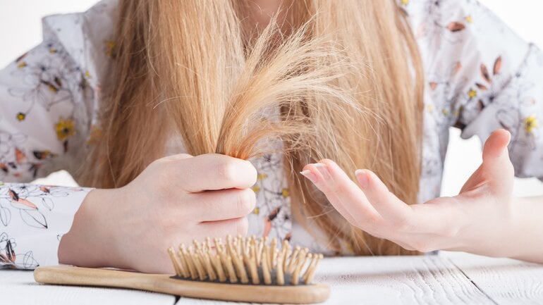 Vitamin A: Nährstoffmangel und -überschuss kann Haarausfall fördern