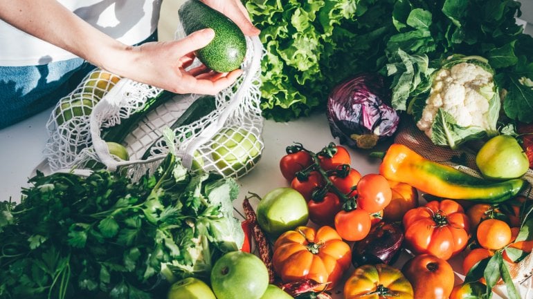 Hashimoto: Ernährung mit viel Gemüse und Salat