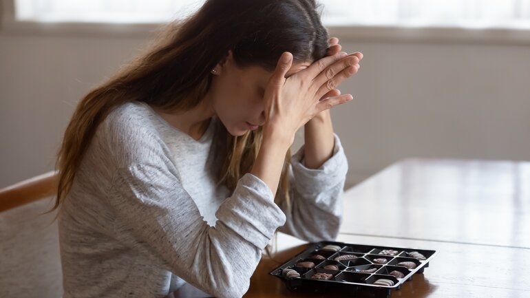 Heißhunger stoppen: Bewusstes Essen statt Verbote