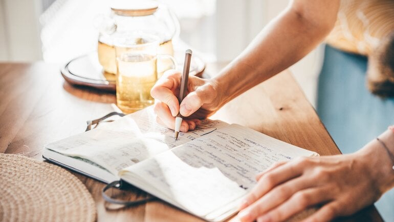 Heißhunger stoppen: Trigger bewusst wahrnehmen