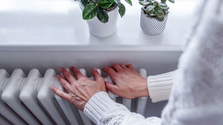 Herzprobleme: Mögliches Symptom sind kalte Hände und Füße 