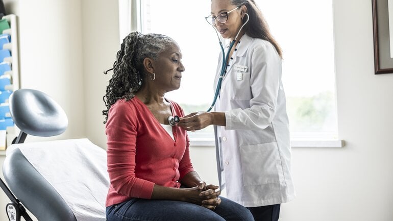 Warnzeichen: Herzstolpern oder unregelmäßiger Puls