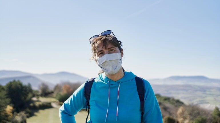 Bei hoher Pollenbelastung ohne Maske nach draußen