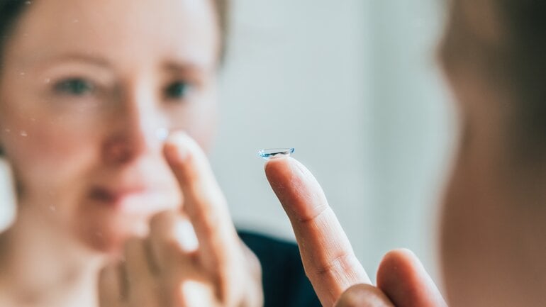 Kontaktlinsen bei Heuschnupfen tragen