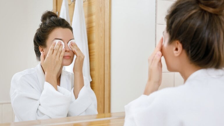 Hausmittel gegen Heuschnupfen: Kalte Augenkompressen