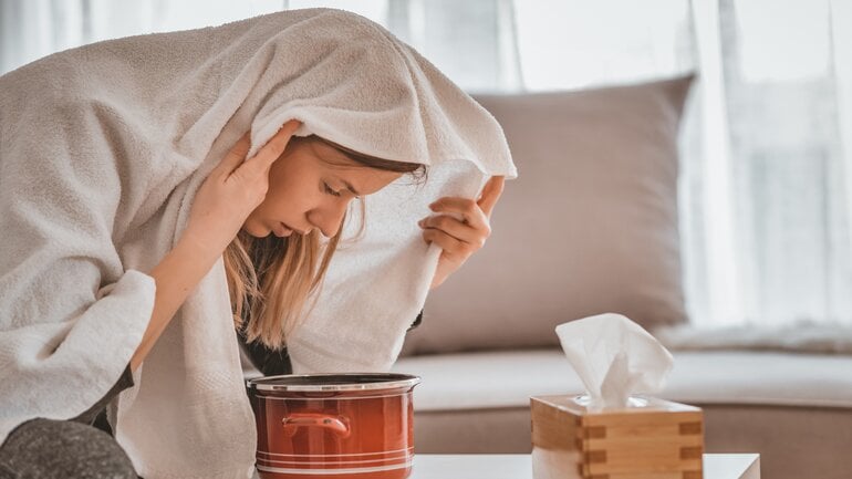 Inhalieren mit Kochsalz als Hausmittel gegen Heuschnupfen