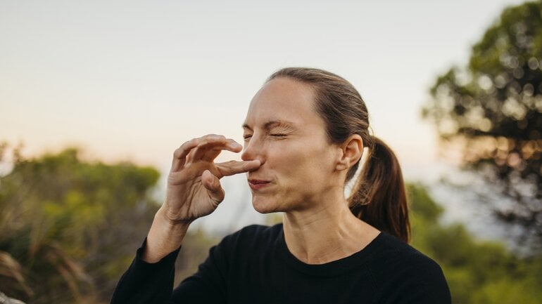 Trockene Nasenschleimhaut statt laufender Nase: Ungewöhnliches Symptom bei Heuschnupfen