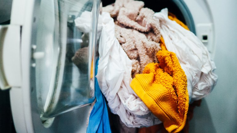 5. Handtücher und Textilien von Infizierten wechseln und waschen