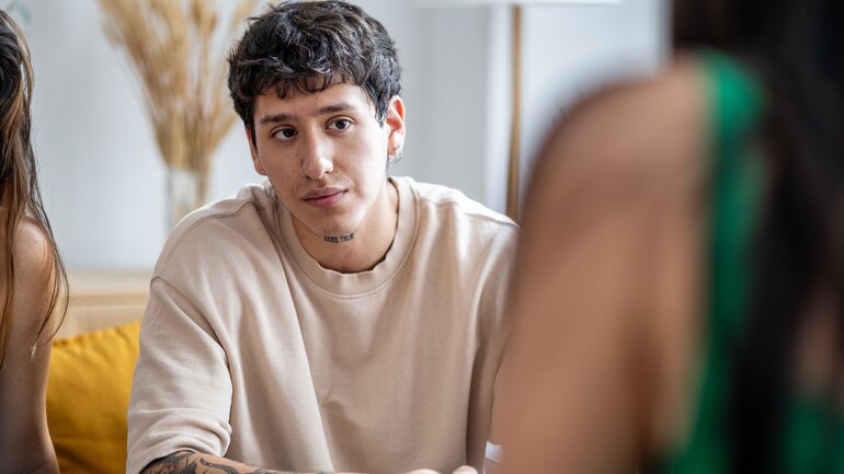 Austausch in Selbsthilfegruppen kann bei Kindheitstrauma helfen