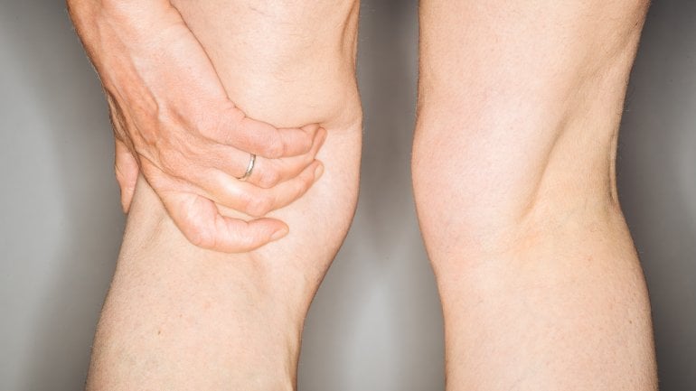 Schmerzen in der Kniekehle beim Aufstehen: Arthritis als Ursache
