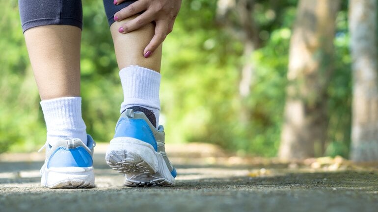 Verändertes Gangbild: Mögliches Symptom bei Knochenmarködem