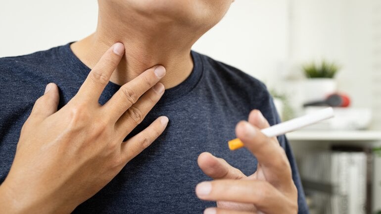 Kehlkopfkrebs: Erhöhtes Risiko durch Tabak und Alkohol